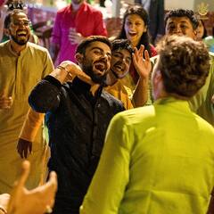 विराट झाला 'पुष्पा', मॅक्सवेलच्या वेडिंग पार्टीतील फोटो