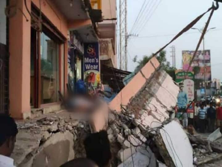 Yadagirigutta Two storied building collapsed four died Yadadri Building Collapse : యాదగిరిగుట్టలో కుప్పకూలిన రెండు అంతస్తులు భవనం, నలుగురి మృతి!