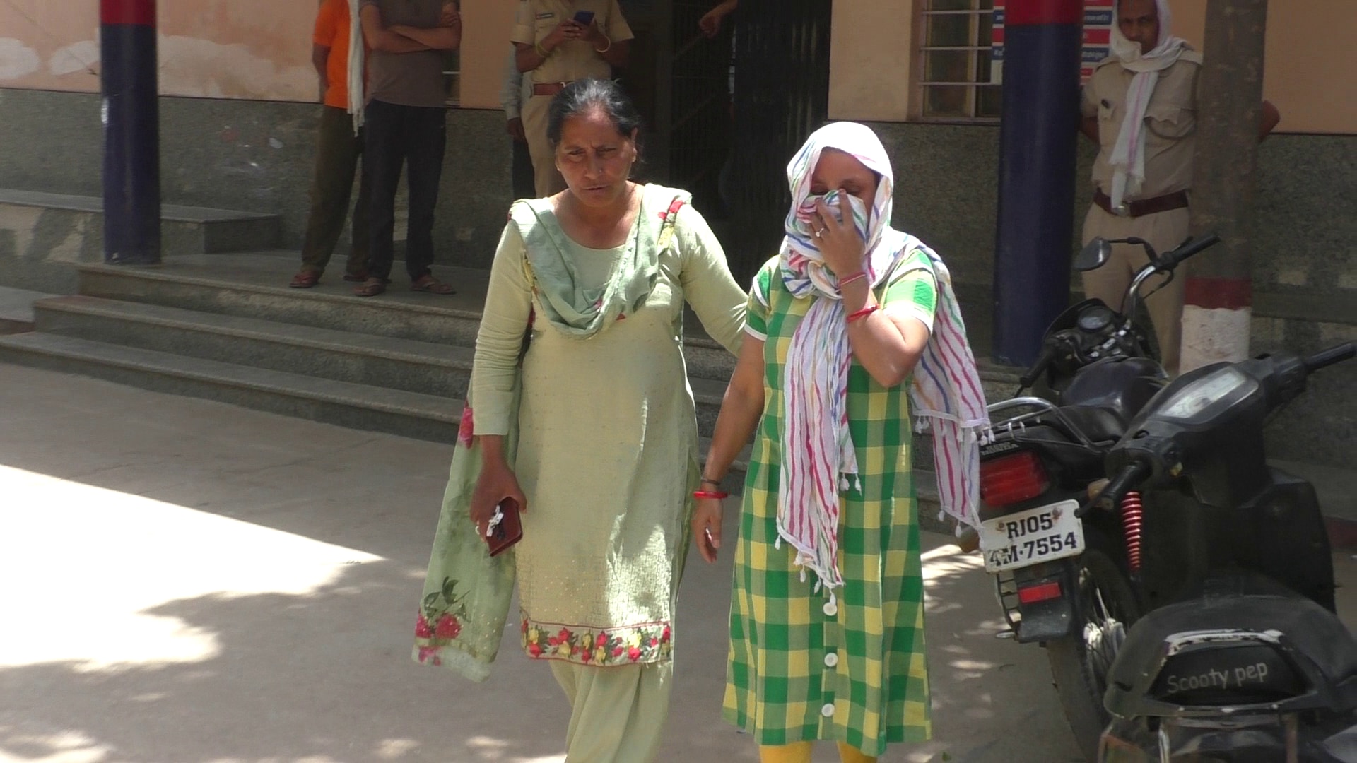 Bharatpur News: प्रेमी के साथ रहने हिमाचल से भरतपुर चली आई मूक-बधिर विवाहित महिला, अब पुलिस ले गई साथ