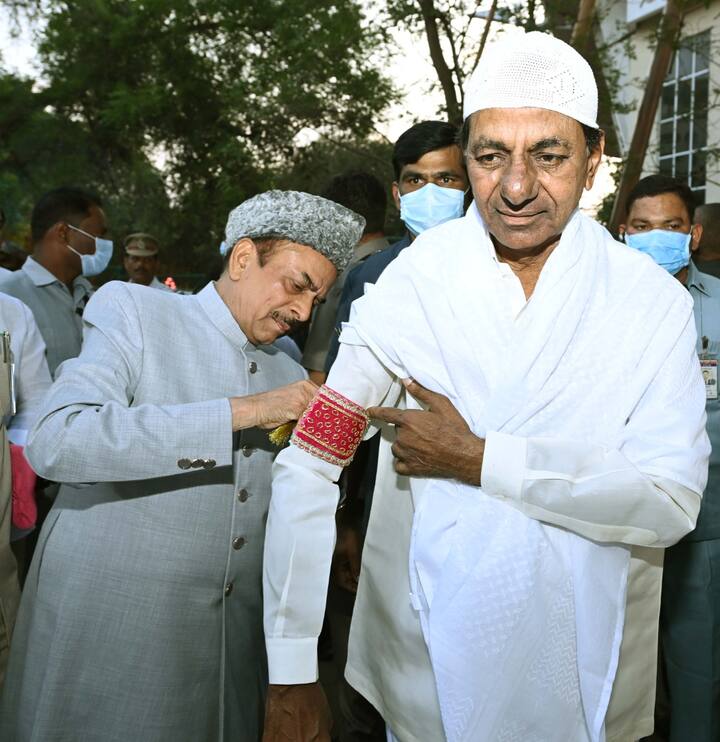 తెలంగాణ ముస్లిం ప్రజ‌ల‌కే కాకుండా దేశంలోని ముస్లింలంద‌రికీ రంజాన్ శుభాకాంక్షలు తెలిపారు సీఎం కేసీఆర్.