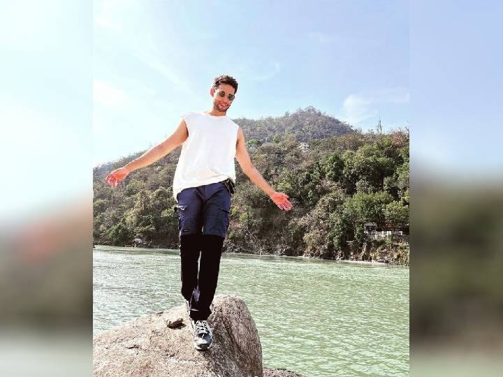 'गली बॉय'मध्ये रणवीर सिंहसारख्या अभिनेता मुख्य भूमिकेत असूनही, सिद्धांत चतुर्वेदी चित्रपटाच्या प्रदर्शनानंतर चर्चेत राहिला होता. यानंतर त्याच्याकडे नवीन चित्रपटांची रांगच लागली. (Photo : @siddhantchaturvedi/IG)