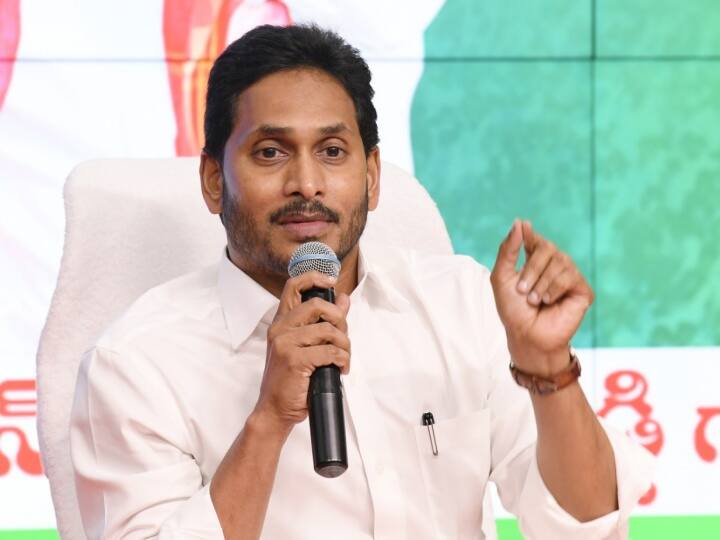 CM Jagan will deposit Vidya Deevena Funds  Tirupati in the accounts of the mothers of the students. Vidya Deevena : గురువారం విద్యా దీవెన - తిరుపతిలో బటన్ నొక్కనున్న జగన్!