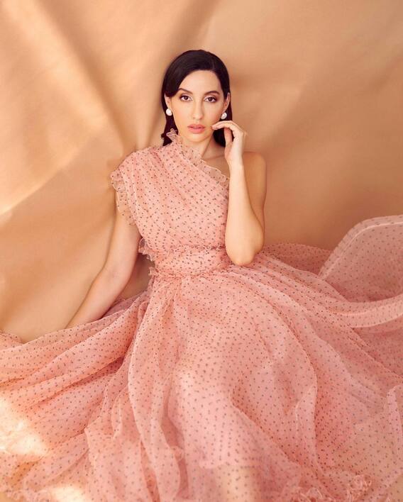 বলিউডের 'হার্টথ্রব' নোরা ফতেহি