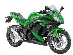 नवीन स्टाईल, अपडेट फीचर्ससह Kawasaki Ninja 300 लॉन्च; पाहा फोटो