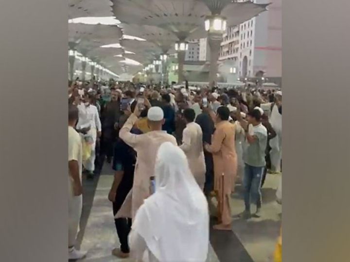 WATCH Video Pak PM Delegation Chor-Chor Slogans Saudi Arabia Madina Masjid  al-Nabawi Marryium Aurangzeb