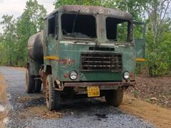 Narayanpur: नहीं थम रहा नक्सलियों का उत्पात, सड़क निर्माण में लगी गाड़ियों को फूंका, मजदूरों को दी जान से मारने की धमकी