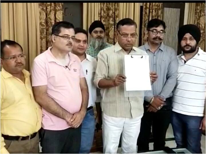 Alwar Former MLA Banwari Lal Singhal wrote a letter with blood for Population Control Bill ANN Alwar News: अलवर में पूर्व विधायक बनवारी लाल सिंघल ने PM और गृहमंत्री के नाम खून से लिखा खत, जानिए क्या है मांग?