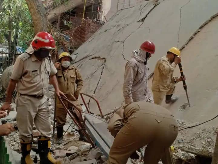 Delhi Contractor arrested for building collapse in South Delhi, two laborers died Delhi Building Collapse: दक्षिण दिल्ली में इमारत ढहने के मामले में ठेकेदार गिरफ्तार, दो मजदूरों की हुई थी मौत