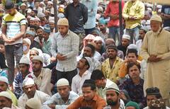 Alvida Juma Namaz: दिल्ली की जामा मस्जिद में नमाज़ियों ने अदा की अलविदा जुमे की नमाज़, देखें तस्वीरें