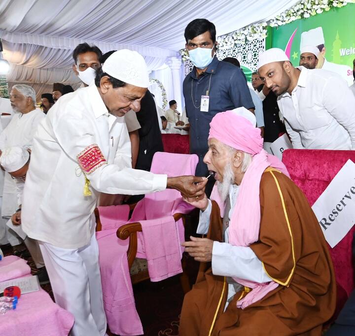 ముస్లిం పెద్దలతో సీఎం కేసీఆర్