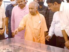 Gorakhpur News: सीएम योगी ने की उद्योग जगत और विकास परियोजनाओं की समीक्षा बैठक, गड़बड़ी मिलने पर दिए सख्त कार्रवाई के निर्देश