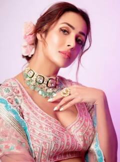 ਲਹਿੰਗੇ 'ਚ ਆਪਣੀ ਖੂਬਸੂਰਤੀ ਦਾ ਜਲਵਾ ਦਿਖਾਉਂਦੀ ਨਜ਼ਰ ਆਈ ਮਲਾਇਕਾ ਅਰੋੜਾ, ਵੇਖੋ ਖੂਬਸੂਰਤ ਤਸਵੀਰਾਂ