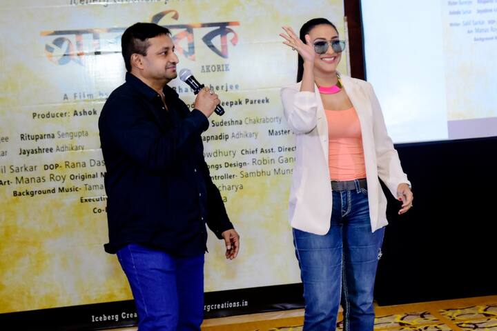 ‘আকরিক’-এ সুপ্রতিম রায়কে ভিক্টরের ছেলের ভূমিকায় দেখা যাবে।