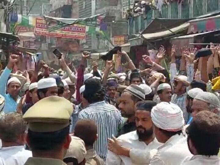 Saharanpur Ruckus of Namazis for not allowing Namaz to be offered on the road Saharanpur: सड़क पर नमाज न पढ़ने देने पर लोगों ने किया बवाल, मौके पर भारी पुलिस बल तैनात