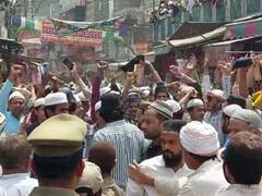 Saharanpur: सड़क पर नमाज न पढ़ने देने पर लोगों ने किया बवाल, मौके पर भारी पुलिस बल तैनात