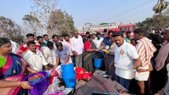 In Pics: అగ్ని ప్రమాద బాధితుల వద్దకు సీతక్క - పెద్దమనసుతో తక్షణం ఆదుకున్న ఎమ్మెల్యే