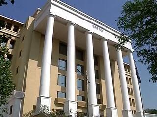 नागपूर पोलीस भवनाच्या उद्घाटन पत्रिकेवरुन वाद, प्रमुख पाहुण्यांच्या यादीतून फडणवीसांचं नाव वगळलं