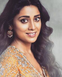 Shriya Saran Photos:  கண்கள் இரண்டும் கல்யாணி.. சிரிப்போ சிந்து பைரவி.. ஸ்ரேயா சரணின் அசத்தல் க்ளிக்ஸ்..!