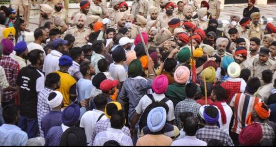 Patiala ਦੇ Fwara Chowk 'ਚ ਸਿੱਖ ਜਥੇਬੰਦੀਆਂ ਨੇ ਲਾਇਆ ਧਰਨਾ, ਸਰਕਾਰ ਖਿਲਾਫ਼ ਜ਼ੋਰਦਾਰ ਪ੍ਰਦਰਸ਼ਨ