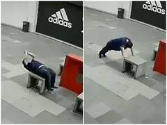 Watch: एक्सरसाइज करते समय अचानक जमीन पर गिरा शख्स, वीडियो देख रह जाएंगे हैरान