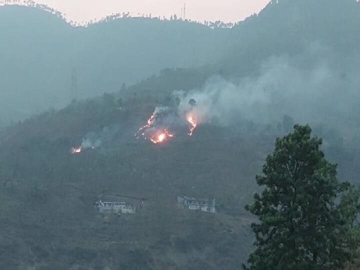 Uttarakhand People facing trouble due to fire in forest in Rudraprayag ann Rudraprayag: जंगलों में लगी आग ने किया परेशान, लोगों को सांस लेने में हो रही है दिक्कत