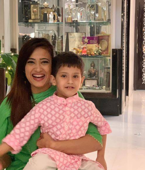पलक को पिछले साल हार्डी संधू के गाने बिजली बिजली के हिट म्यूजिक वीडियो में भी देखा गया था. अभिनेता ने एक लघु फिल्म में भी काम किया है. उनकी फिल्म रोजी: द केसर चैप्टर इस साल किसी समय रिलीज होने वाली है.