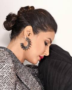 Hina Khan: ब्लॅक ब्लेझरमध्ये हिना खानचा क्लासी लूक; पाहा फोटो!