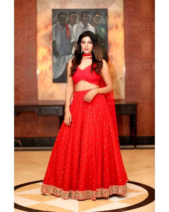 'అర్జున్ రెడ్డి', 'మళ్లీ రావా' వంటి సినిమాల్లో నటించిన లహరి బిగ్ బాస్ సీజన్ 5లో కంటెస్టెంట్ గా పాల్గొంది. (Photo Courtesy: Lahari shari Instagram)