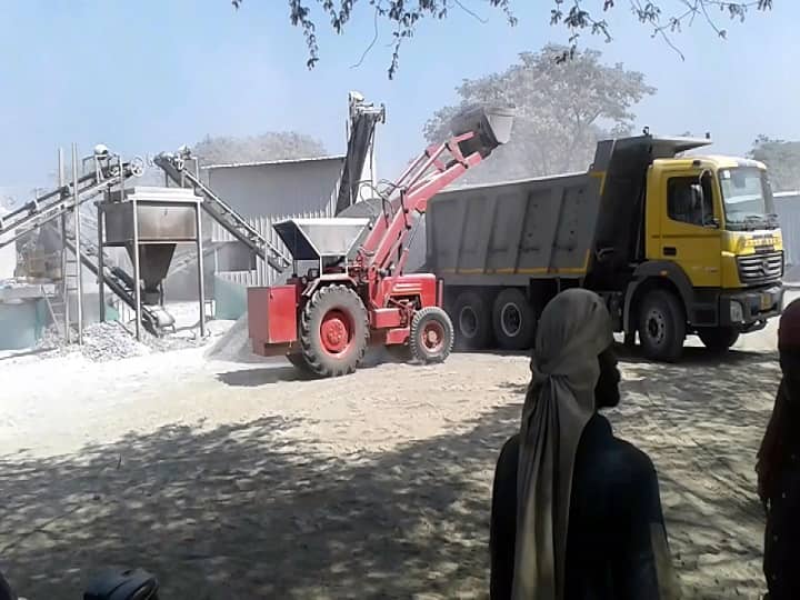 திண்டிவனம் - மரக்காணம் சாலையில் இயங்கும் க்ரஷர்களால் வாகன ஓட்டிகள் மற்றும் பொதுமக்கள் அவதி Tindivanam Motorists and the general public are suffering due to the day and night traffic on the Marakkanam road திண்டிவனம் - மரக்காணம் சாலையில் இயங்கும் க்ரஷர்களால் வாகன ஓட்டிகள் மற்றும் பொதுமக்கள் அவதி