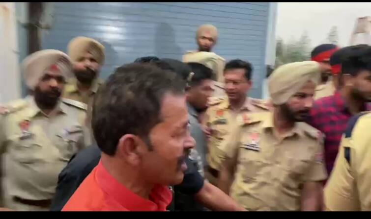 Patiala Violence : Shiv Sena leader Harish Singla arrested by Patiala police Patiala Violence : ਸ਼ਿਵ ਸੈਨਾ ਆਗੂ ਹਰੀਸ਼ ਸਿੰਗਲਾ ਨੂੰ ਪਟਿਆਲਾ ਪੁਲਿਸ ਨੇ ਕੀਤਾ ਗ੍ਰਿਫ਼ਤਾਰ