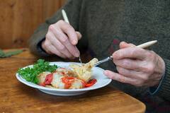 Water Retention Symptoms: शरीर में पानी जमा होने पर हो सकती है वॉटर रिटेंशन की समस्या, इन लक्षणों से करें पहचान