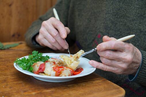 वॉटर रिटेंशन की परेशानी होने पर मरीजों को भूख लगना बंद हो जाता है. इस स्थिति में खाने की इच्छा खत्म हो जाती है. (Photo - Pixabay)