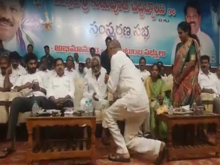 Minister Chelluboina Venugopal : వైవీ సుబ్బారెడ్డికి మోకాళ్లపై కూర్చొని కృతజ్ఞతలు తెలిపిన మంత్రి చెల్లుబోయిన వేణుగోపాల్ Konaseema district Amalapuram minister Venugopal kneel down to yv subba reddy Minister Chelluboina Venugopal : వైవీ సుబ్బారెడ్డికి మోకాళ్లపై కూర్చొని కృతజ్ఞతలు తెలిపిన మంత్రి చెల్లుబోయిన వేణుగోపాల్