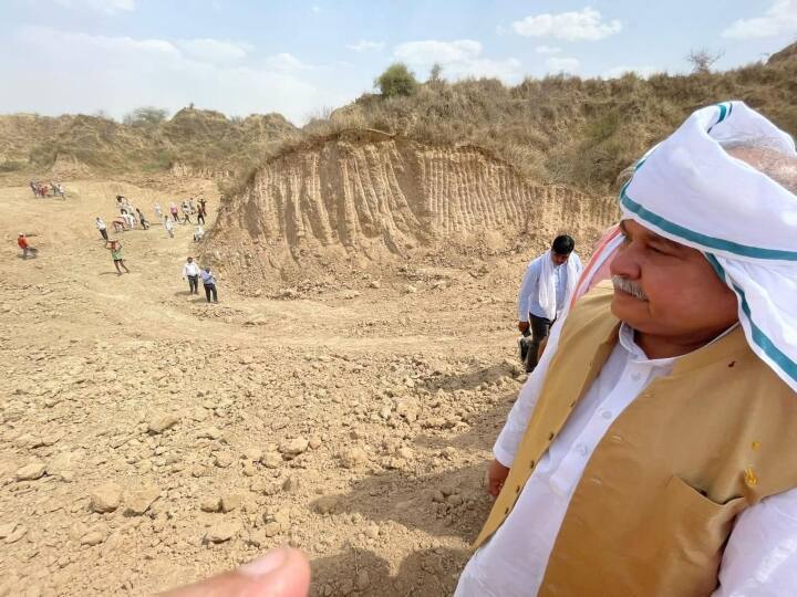 Amrit Sarovar Scheme: मध्य प्रदेश में चंबल के बीहड़ो में छाएगी हरियाली, बनाए जा रहे हैं 106 अमृत सरोवर Amrit Sarovar Scheme : Greenery will prevail in the ravines of Chambal, 106 Amrit Sarovars are being built ANN Amrit Sarovar Scheme: मध्य प्रदेश में चंबल के बीहड़ो में छाएगी हरियाली, बनाए जा रहे हैं 106 अमृत सरोवर