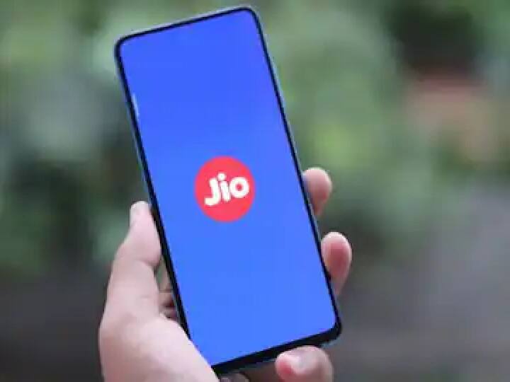 हिंदू बिझनेस लाइनच्या वृत्तानुसार, या दोन्ही कंपन्यांच्या आयपीओच्या माध्यमातून अंबानी प्रत्येकी 50,000 कोटी ते 75,000 कोटी रुपयांची मोठी रक्कम उभारण्याचा विचार करतील.