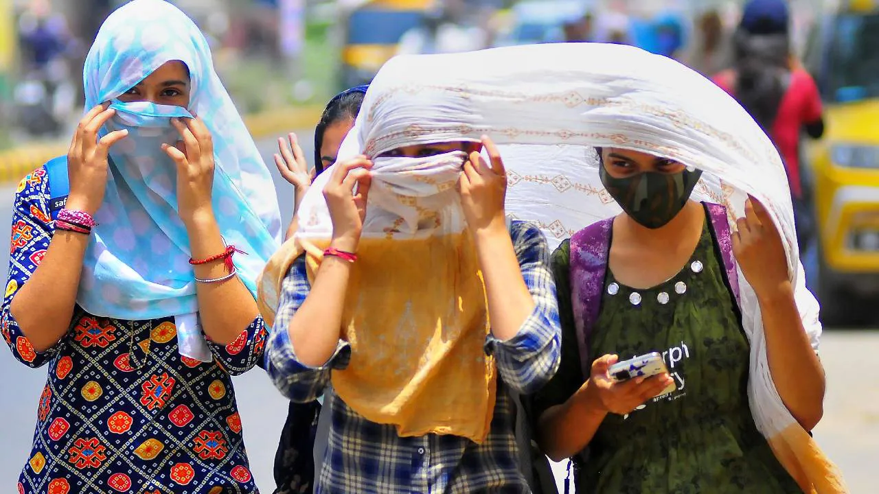 Weather Update: Heat breaks 122-year record in April too, Meteorological Department Rainfall forecast Weather Update : ਅਪ੍ਰੈਲ 'ਚ ਵੀ ਗਰਮੀ ਨੇ ਤੋੜਿਆ 122 ਸਾਲ ਦਾ ਰਿਕਾਰਡ, ਮੌਸਮ ਵਿਭਾਗ ਨੇ ਦੱਸਿਆ ਕਦੋਂ ਹੋਵੇਗੀ ਬਾਰਿਸ਼