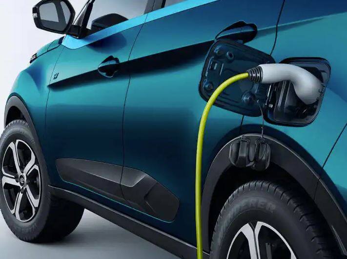 Tatas eye on Indias EV market, this big work going to be done this financial year! ਭਾਰਤ ਦੀ EV ਮਾਰਕਿਟ 'ਤੇ ਟਾਟਾ ਦੀ ਨਜ਼ਰ, ਇਸ ਵਿੱਤੀ ਸਾਲ ਕਰਨ ਜਾ ਰਹੀ ਇਹ ਵੱਡਾ ਕੰਮ!
