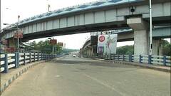 Ultadanga: উল্টোডাঙা উড়ালপুল থেকে ছিটকে নিচে বাইকআরোহী, অবস্থা আশঙ্কাজনক।Bangla News