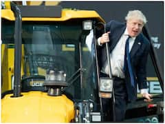 Boris Johonson: भारत में जेसीबी की सवारी, जॉनसन को पड़ रही भारी, विपक्ष ने मुद्दा बनाकर मांगा इस्तीफा
