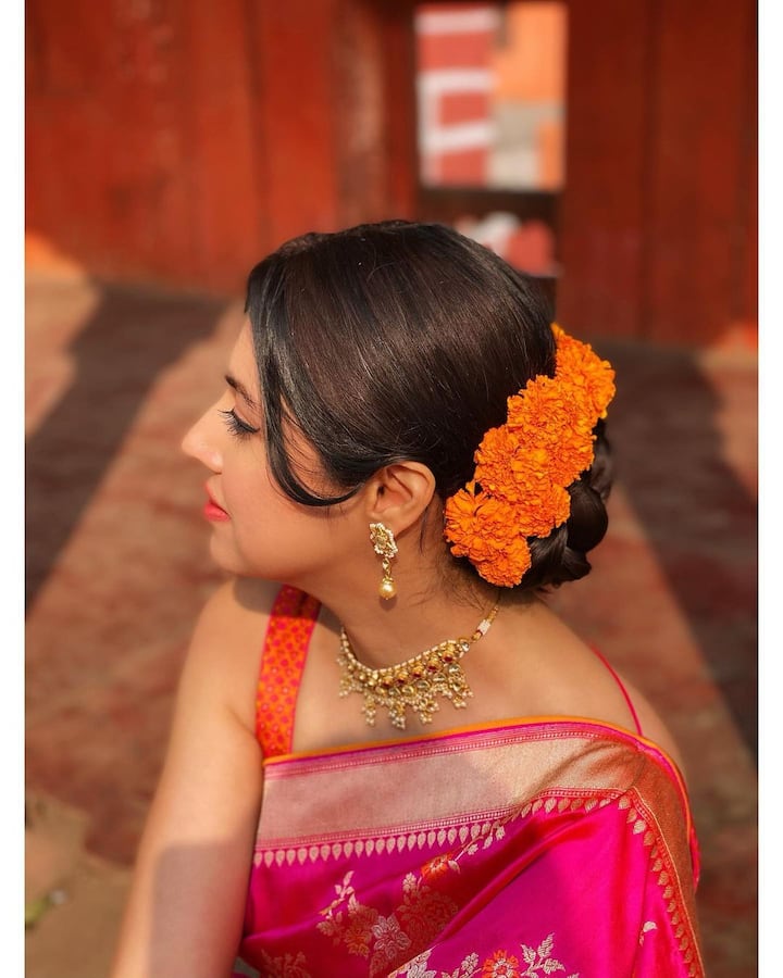 दिव्या अनेक वेळा वेस्टर्न अंदाजात दिसते, त्यामुळे तिचा हा ट्रेडिशनल लूक चाहत्यांच्या चांगलाच पसंतीस उतरला आहे.