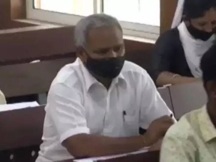 40 years after dropping out of school, 58-year-old Odisha MLA appears for Class 10 exam 10th Class MLA exams : పదో తరగతి పరీక్షలు రాసిన ఎమ్మెల్యే ! పాసవుతానో లేదోనని ఎంత టెన్షన్ పడుతున్నారంటే