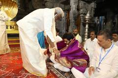 PHOTO : मंत्री आदित्य ठाकरे तिरुपती बालाजीचं दर्शनाला; दिली मोठी 'भेट'