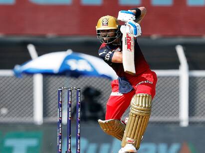IPL 2022: Virat kohli scores First half century in 14 IPL matches RCB vs GT: வந்தாய் அய்யா... மீண்டும்.. 14 ஐபிஎல் போட்டிகளுக்கு பிறகு அரைசதம் கடந்த கோலி..!