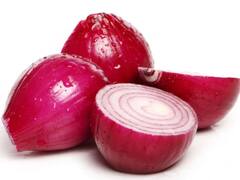 Onion Juice for Hair: झड़ते और बेजान बालों के लिए वरदान है प्याज का रस, जानिए फायदे