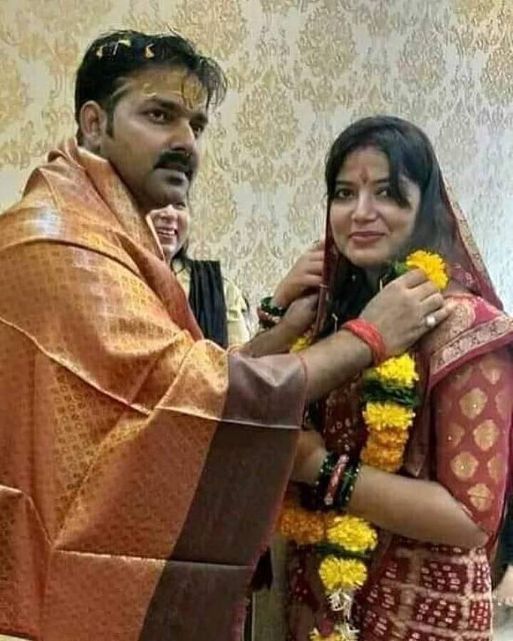 पवन अपनी पर्सनल लाइफ के साथ प्रोफेशनल लाइफ को लेकर भी विवादों में रह चुके है. उनके गाने सानिया मिर्जा के कट नथुनिया पर जमकर हंगामा हुआ था. इस गाने की वजह से उनपर अश्लीलता फैलाने का आरोप लगा था.
