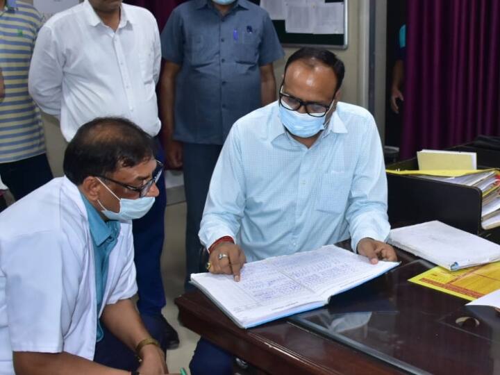 Deputy Chief Minister Brajesh Pathak reached district hospital to inspect Varanasi News: जानिए- क्या हुआ जब खुद गाड़ी चलाकर जिला अस्पताल का निरीक्षण करने पहुंचे ब्रजेश पाठक?