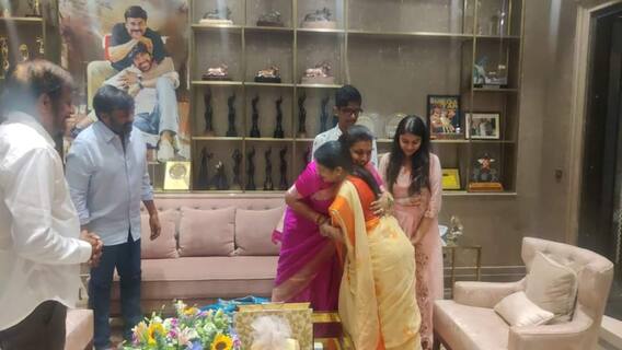 Roja Met KCR & Chiru: కెసిఆర్, మెగాస్టార్‌ను కలిసిన ఏపీ మంత్రి రోజా