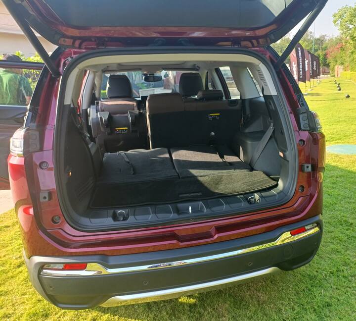 અત્યારે મેરિડિયન 2.0l ડીઝલ સાથે 10.8 સેકન્ડના 0-100 kmph સમય સાથે આવશે જ્યારે 198kmph ટોપ સ્પીડ છે. સ્વતંત્ર ફ્રન્ટ/રિયર સસ્પેન્શન સાથે ડ્રાઇવ મોડ્સ છે. મેન્યુઅલ/ઓટો 4x4 વેરિઅન્ટ્સ સાથે ઓફર પર 4x4 સિસ્ટમ પણ હશે.