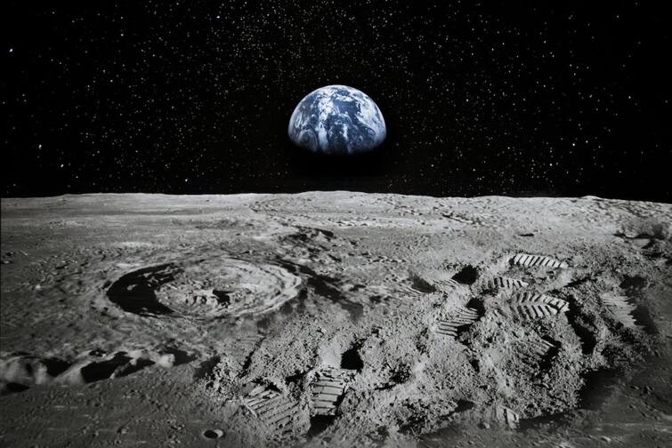 Earth water on Moon NASA to send a team of astronauts to the moon for research marathi news Earth Water On Moon : चंद्रावर आहे पाणी? संशोधनासाठी नासा चंद्रावर पाठवणार अंतराळवीरांचा चमू, खास मिशनद्वारे प्रोजेक्ट सुरू