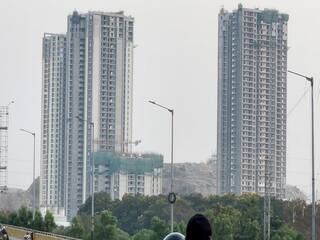 Hyderabad Real Estate : హైదరాబాద్ లో రియల్ ఎస్టేట్ కుదేలైందా! లక్షల్లో ఫ్లాట్స్ ఖాళీ ప్రచారంలో వాస్తవమెంత?